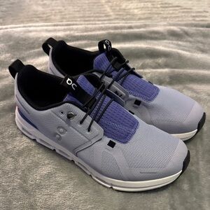 On Cloud Running  Sneakers in Gray and Purple Youth size 6